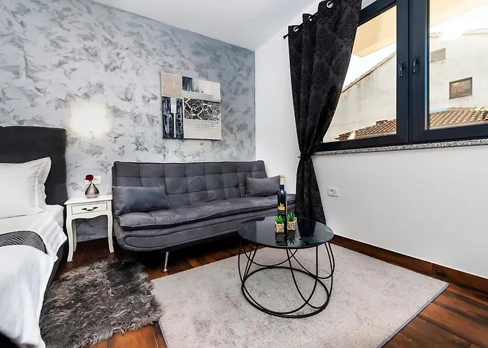 Deluxe Apartments A&A