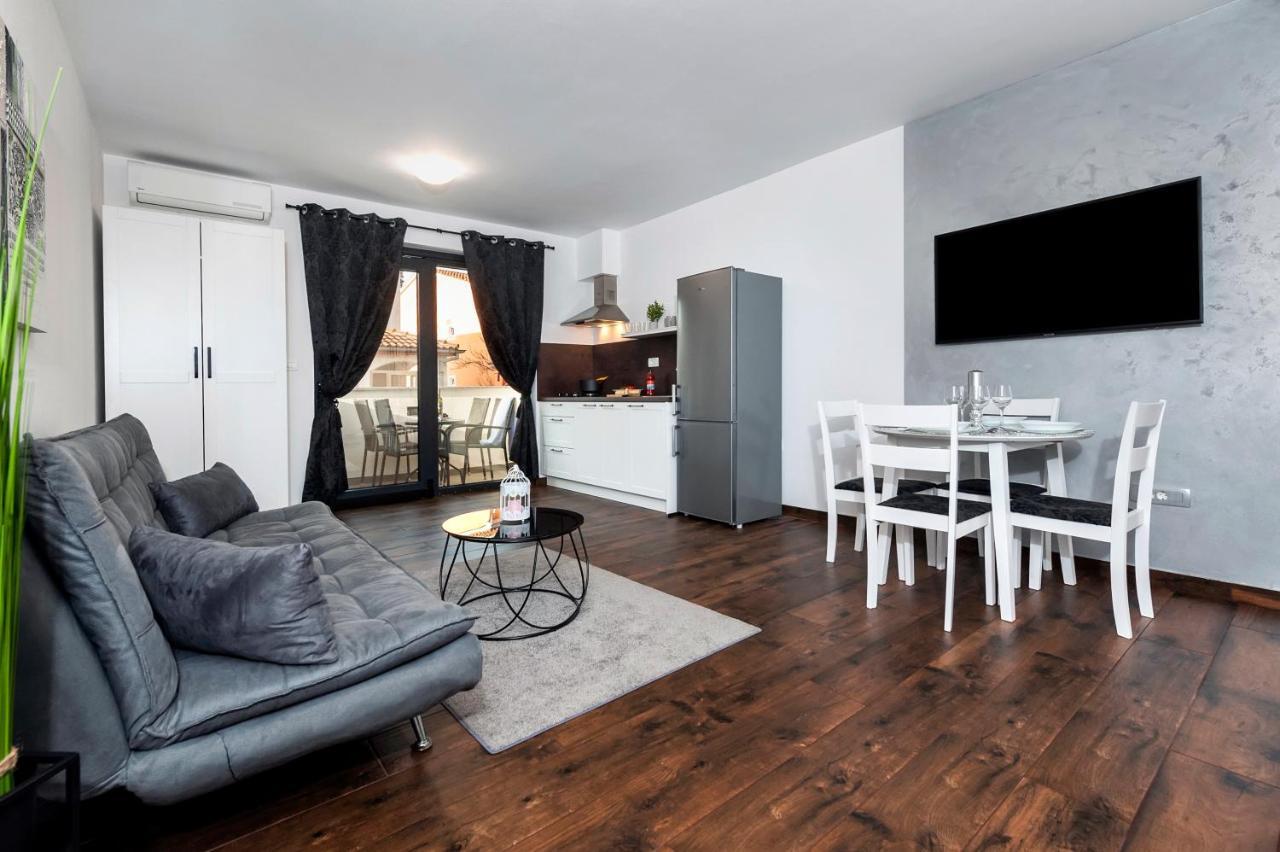 Deluxe A&a Apartment
