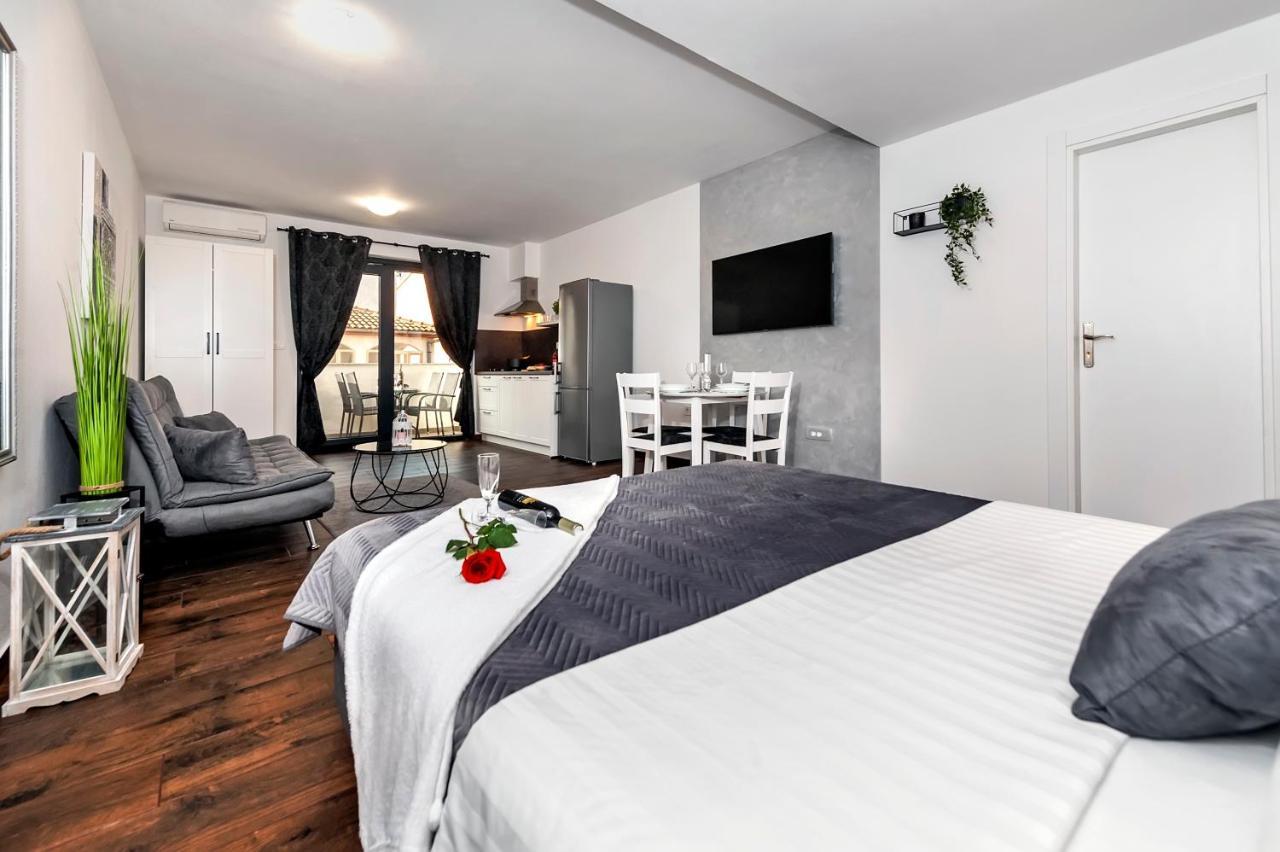 Deluxe A&a Apartment *