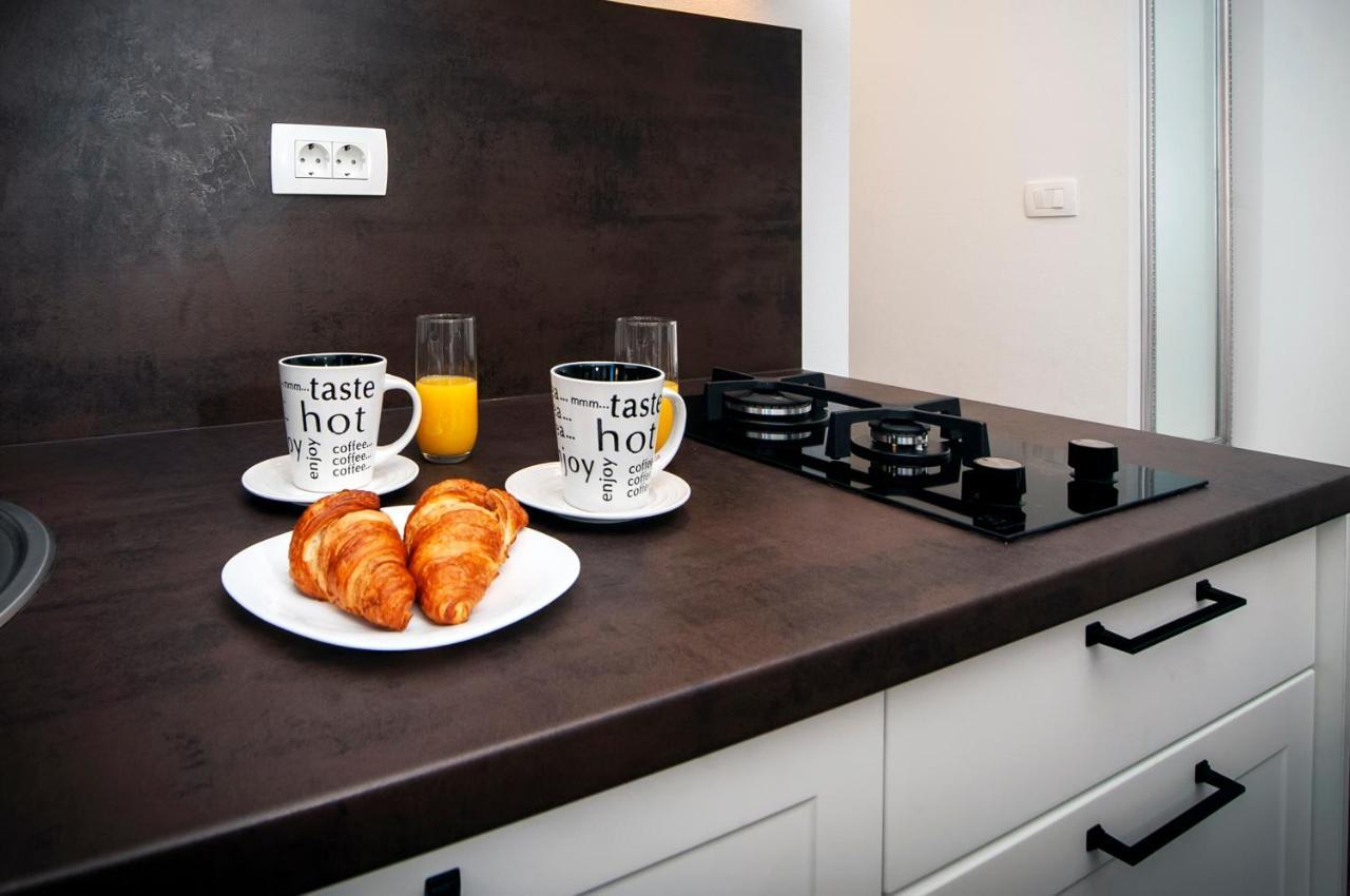 Deluxe A&a Apartment
