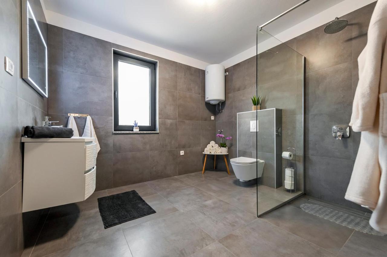 Deluxe A&a Apartma *